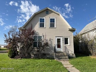 501 Forest St, Lankin, ND 58250