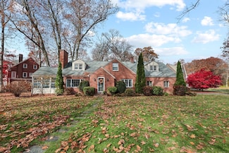 44 Wendover Rd, Longmeadow, MA 01106
