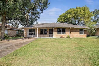 2106 Stonecrest Dr, Houston, TX 77018