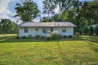 140 N Ethlyn Rd, Winfield, MO 63389