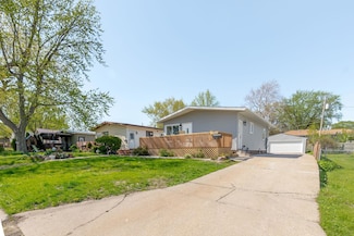 1743 Locke Ave, Waterloo, IA 50702