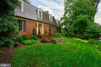 806 W Lake Ave, Baltimore, MD 21210