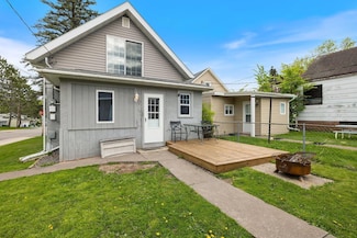 301 3rd St, Nashwauk, MN 55769