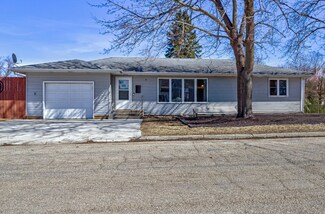 303 3rd Ave NE, State Center, IA 50247