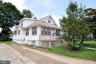 29 8th Ave, Glendora, NJ 08029