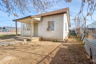 1097 Robinson St, Bakersfield, CA 93305