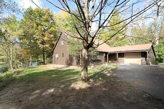 2905 N Lakeside Dr, Coal City, IL 60416