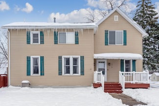 915 Young St, Jesup, IA 50648