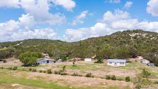 10 Sky Line Dr, Comfort, TX 78013
