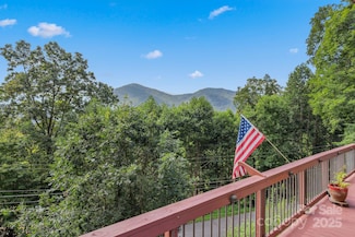 975 Country Club Dr, Maggie Valley, NC 28751