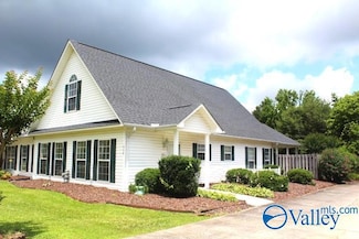 934 Sundown Dr NW, Arab, AL 35016
