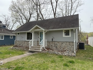 16 N Riverview Ave, Columbia, NJ 07832