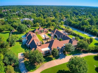 1701 Drury Ln, Nichols Hills, OK 73116