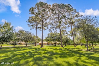 2512 Old Shell Landing Rd, Ocean Springs, MS 39564