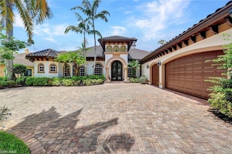2743 Olde Cypress Dr, Naples, FL 34119