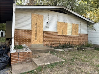 10159 Green Valley Dr, Saint Louis, MO 63136