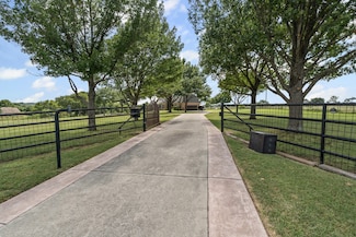 1428 Goforth Rd, Fort Worth, TX 76126