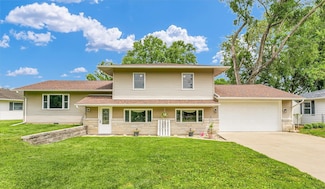 11 Penz Dr, Oakwood, IL 61858
