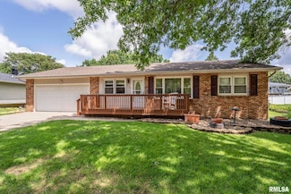 303 S Park View Dr, Eldridge, IA 52748
