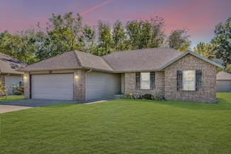 4596 W Greenridge St, Springfield, MO 65807