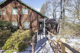 514 Ridgeview Dr, Bartonsville, PA 18321