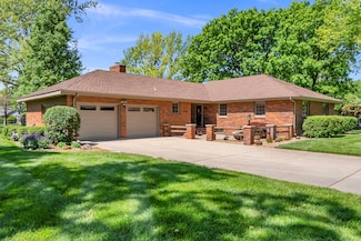 1305 Bristol Rd, Hutchinson, KS 67502