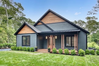 12 Sycamore Dr, East Hampton, NY 11937