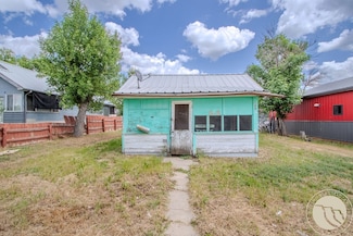 306 1st St E, Roundup, MT 59072