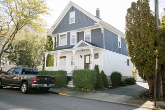51 Hammond St, Newport, RI 02840