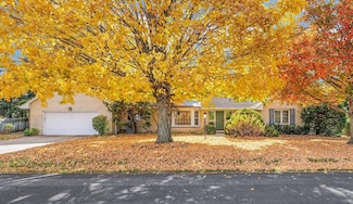 3 Lake Park Rd, Champaign, IL 61822