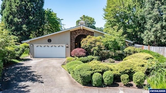 3096 Takena St SW, Albany, OR 97321