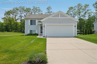 1055 Kennybrook Ln, Howell, MI 48843
