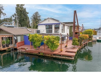 222 N Tomahawk Island Dr, Portland, OR 97217