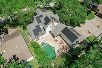 12103 Moorcreek Dr, Houston, TX 77070