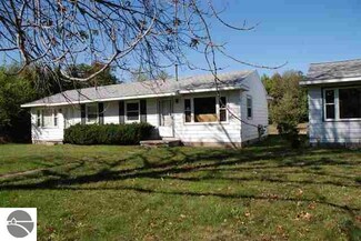 939 Hall St, Frankfort, MI 49635
