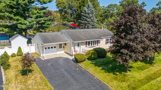 6 Marie Pkwy, Albany, NY 12211