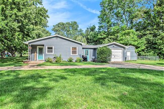688 Miller Ln, Saint Joseph, MI 49085