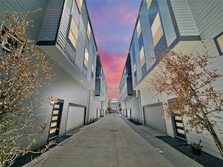 1221 W 16th St Unit B, Houston, TX 77008