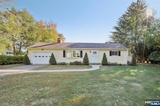 6 Mohawk Trail, West Milford, NJ 07480