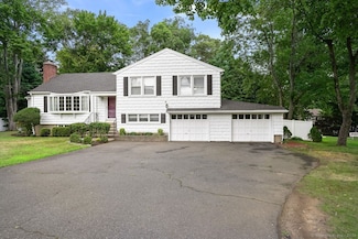 151 Bulkley Dr, Fairfield, CT 06825