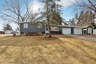 901 Frederick St, Sun Prairie, WI 53590