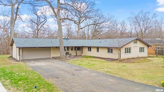 9164 N Timber Ln, Peoria, IL 61615
