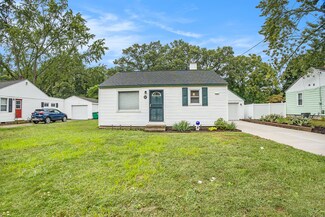 207 S Fruitport Rd, Spring Lake, MI 49456