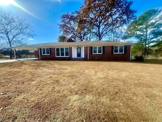 4111 Hayes St, Florence, AL 35630