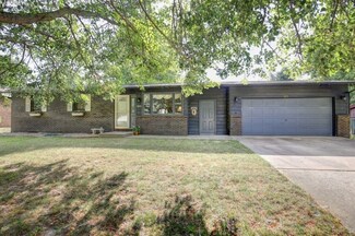 200 Quail Hill Rd, Monticello, IL 61856