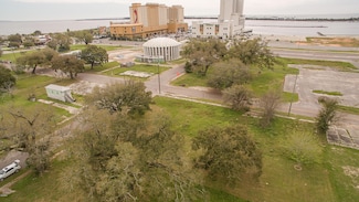 121 Cedar St, Biloxi, MS 39530
