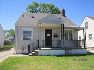 22636 Downing St, Saint Clair Shores, MI 48080