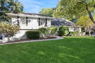 9109 Buena Vista St, Prairie Village, KS 66207