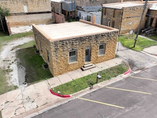 123 N 4th St, Lincoln, KS 67455