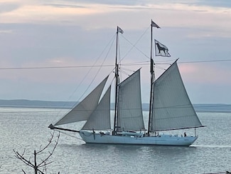 111 Eastville Ave, Oak Bluffs, MA 02557